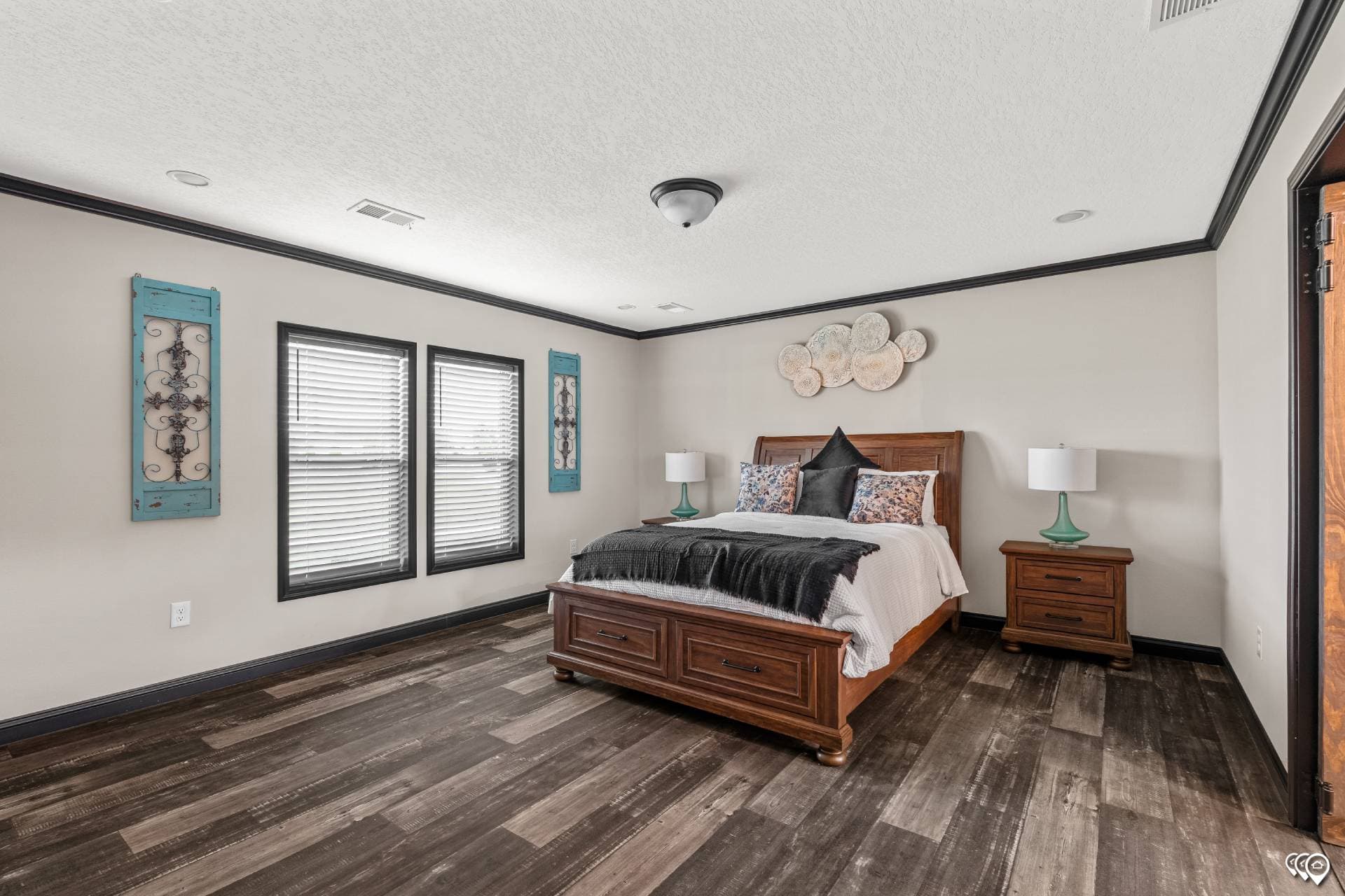 Pri3270-2050 bedroom home features