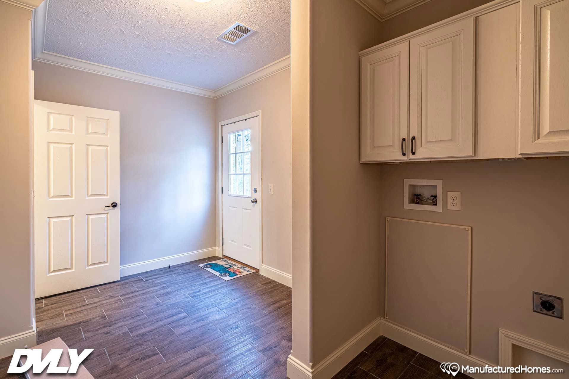 The julia interior home features