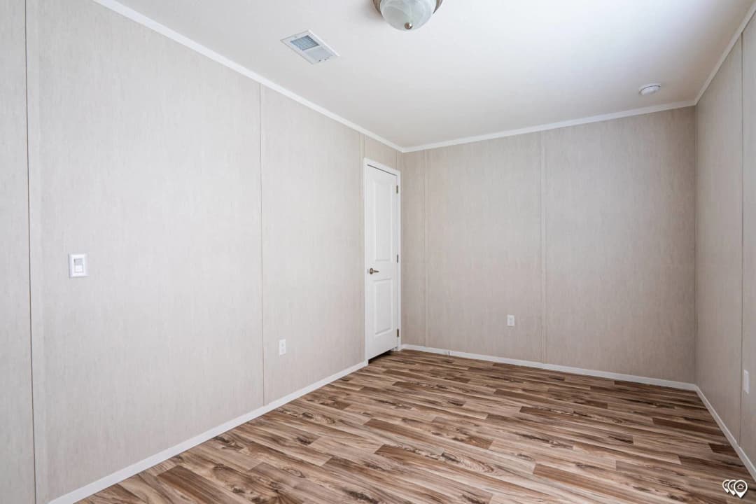 Arc1680-8016 interior home features