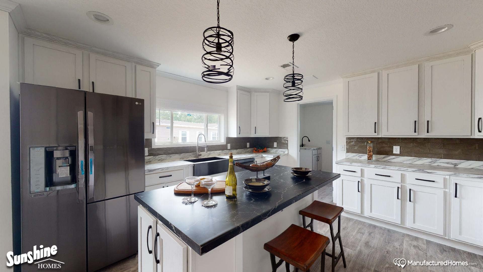 Pri3272-2009 kitchen home features