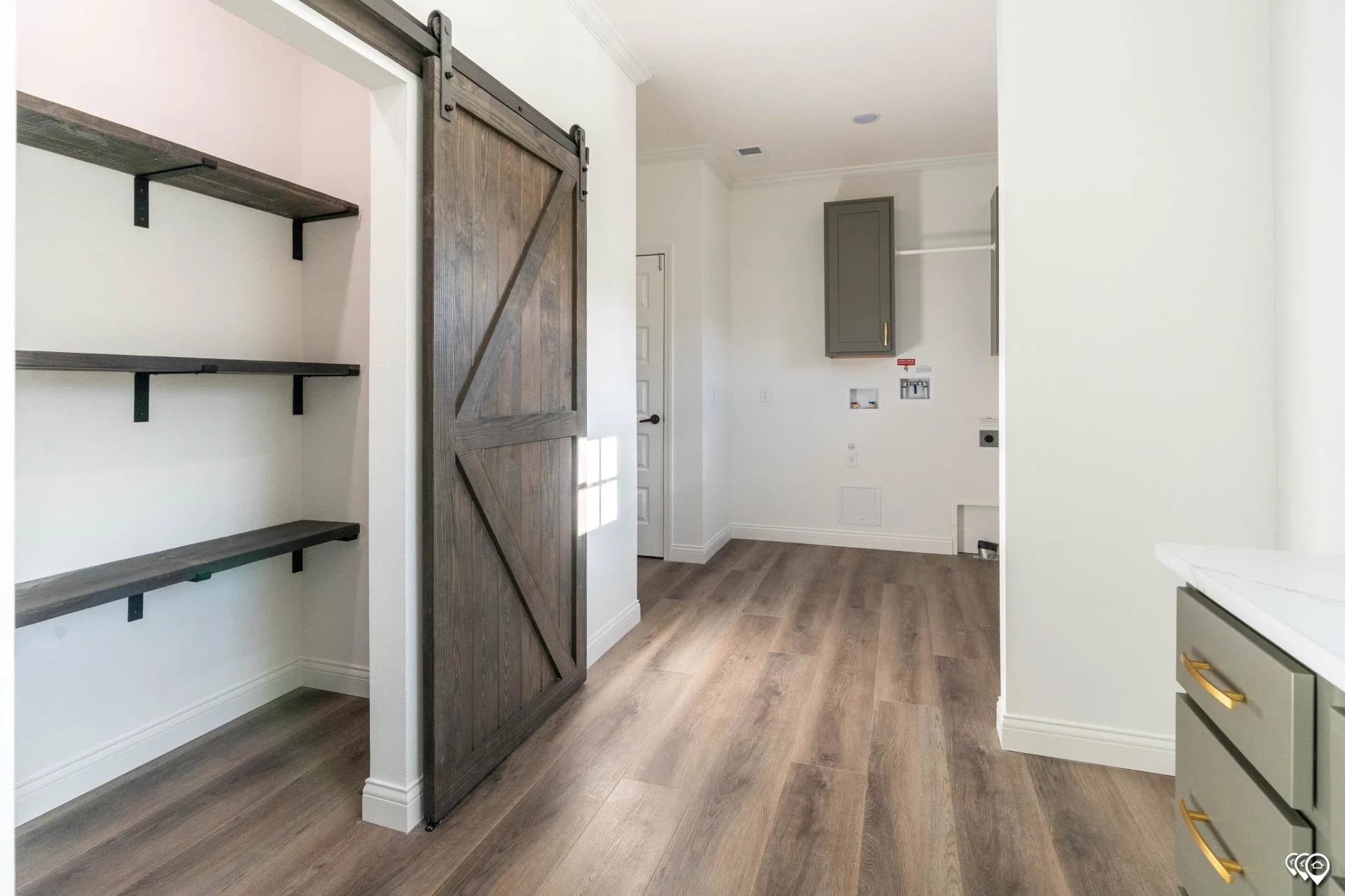 Pri3284-2075 interior home features