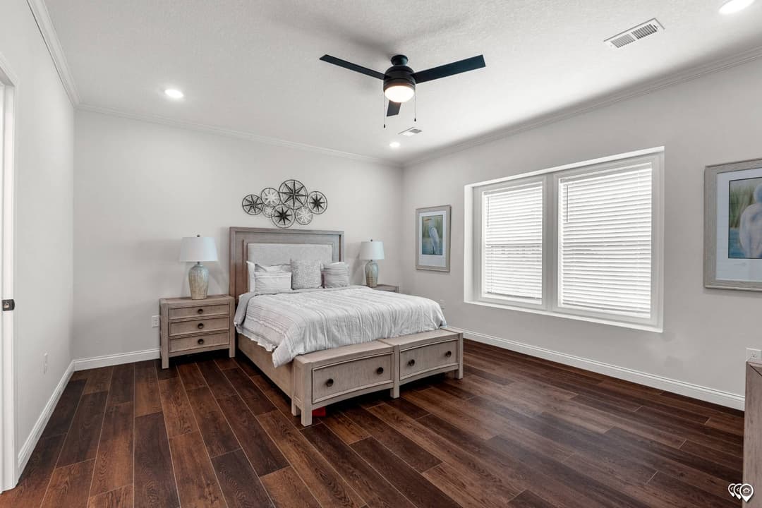 Pri3284-2074 bedroom home features