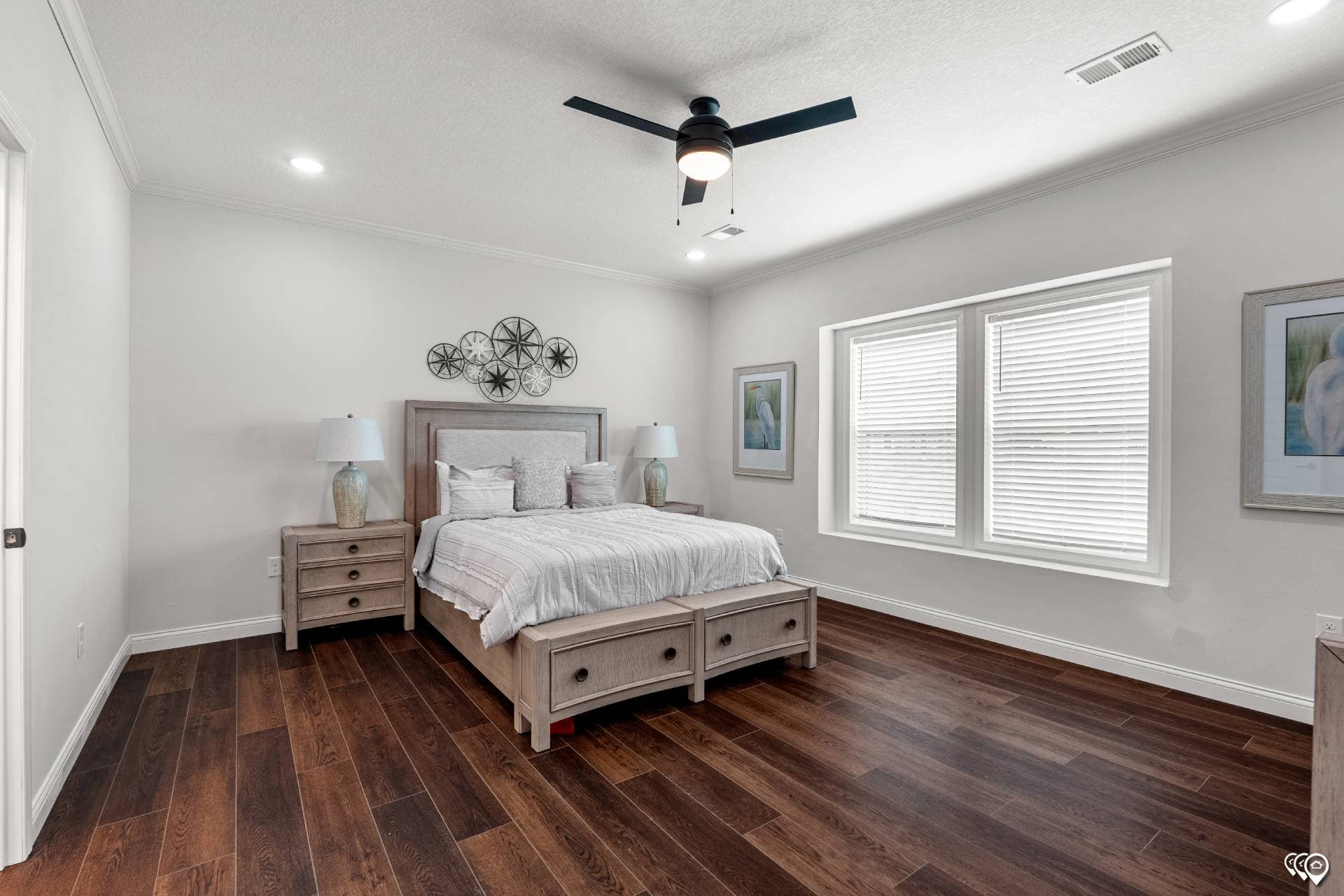 Pri3284-2074 bedroom home features