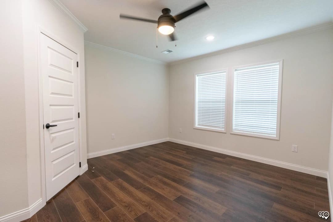 Pri3284-2074 bedroom home features