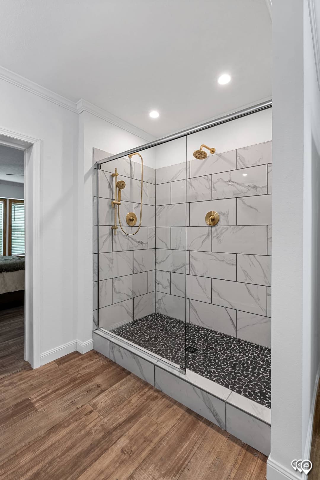 Pri3284-2010 (the bostick) bathroom home features