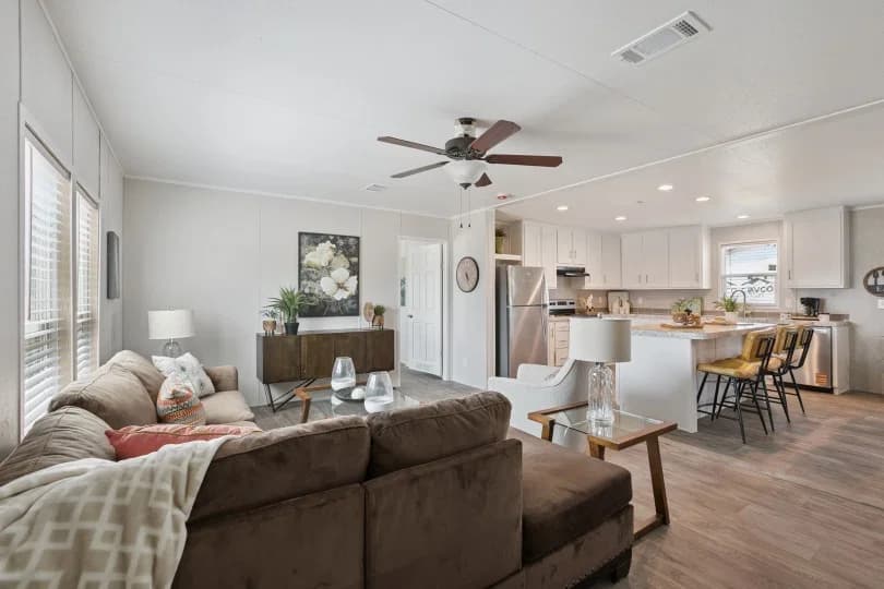 Valuhomes 28563p living room home features