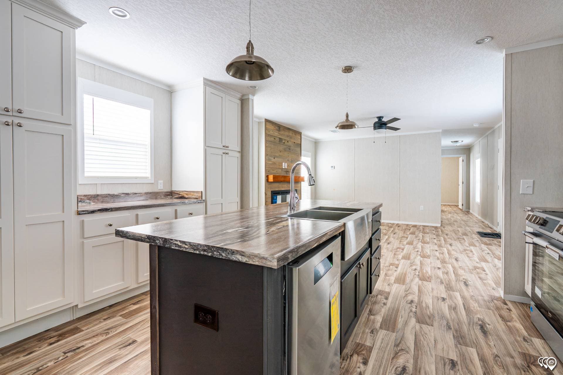 Arc1680-8016 kitchen home features