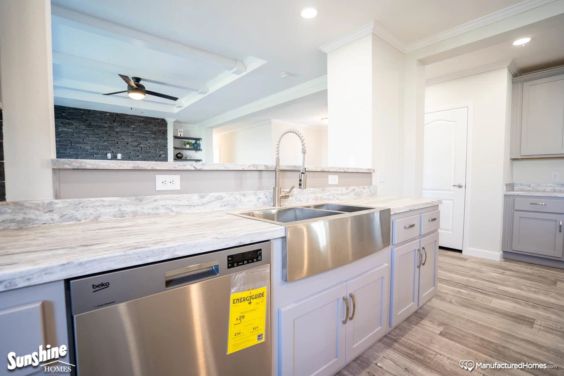 Pri3280-2043 kitchen home features