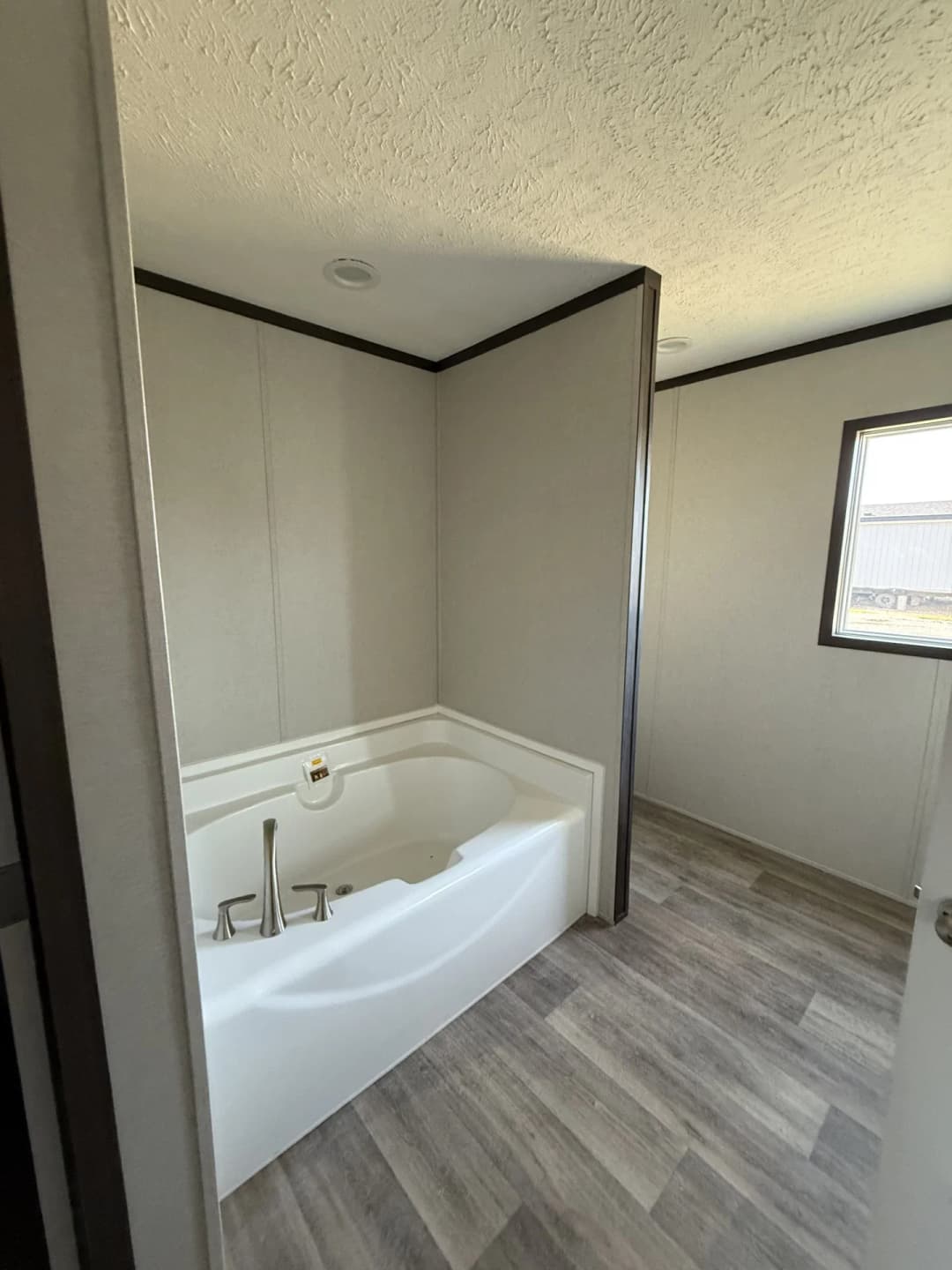 2025 miyo  bathroom home features