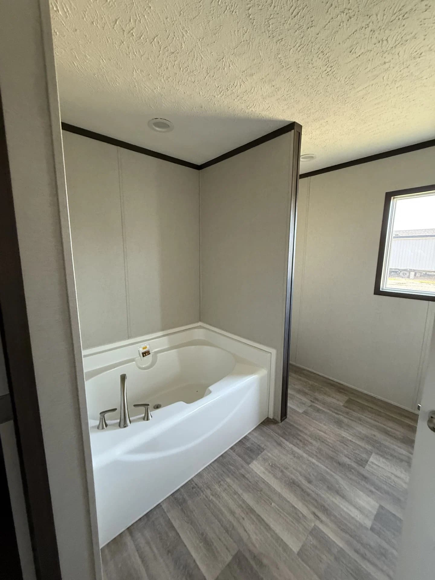 2025 miyo  bathroom home features