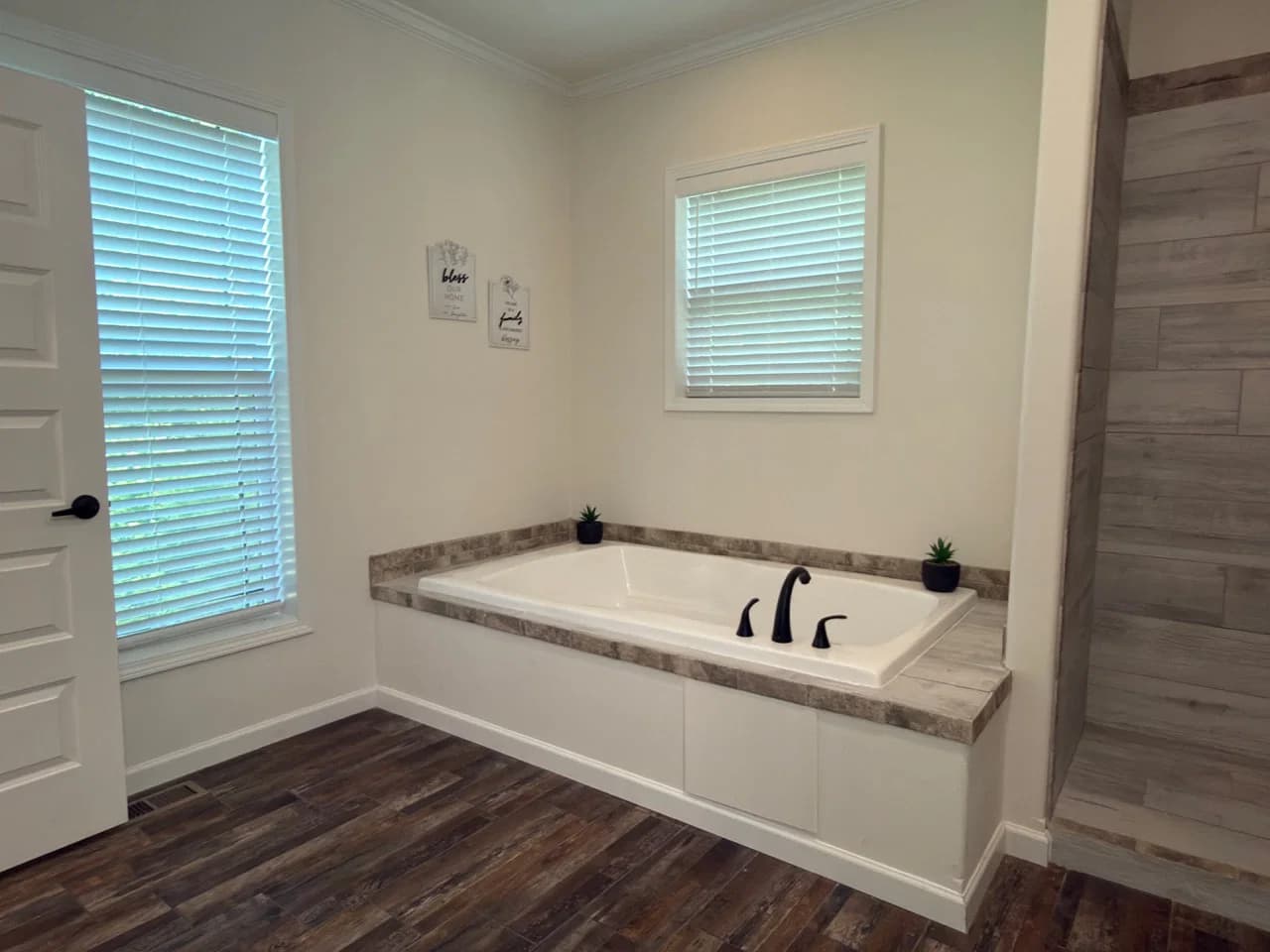 Briarritz b bathroom home features
