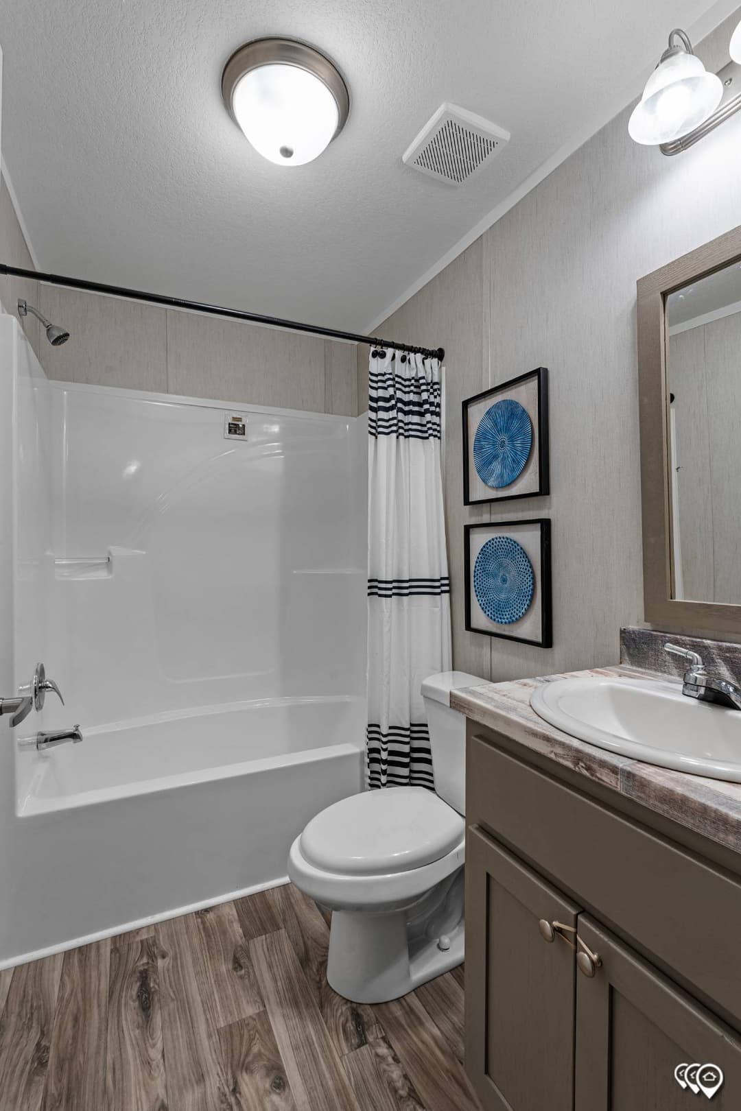 Arc1680-8004 bathroom home features