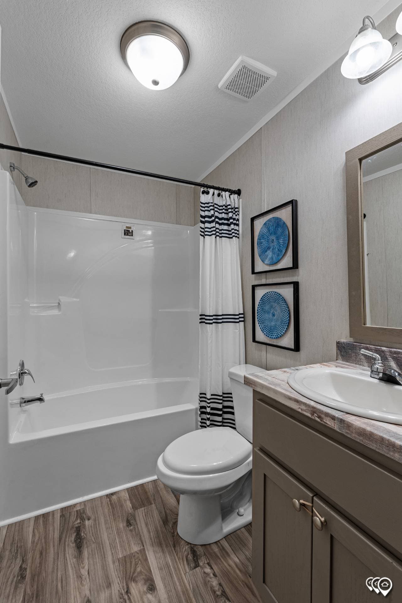 Arc1680-8004 bathroom home features