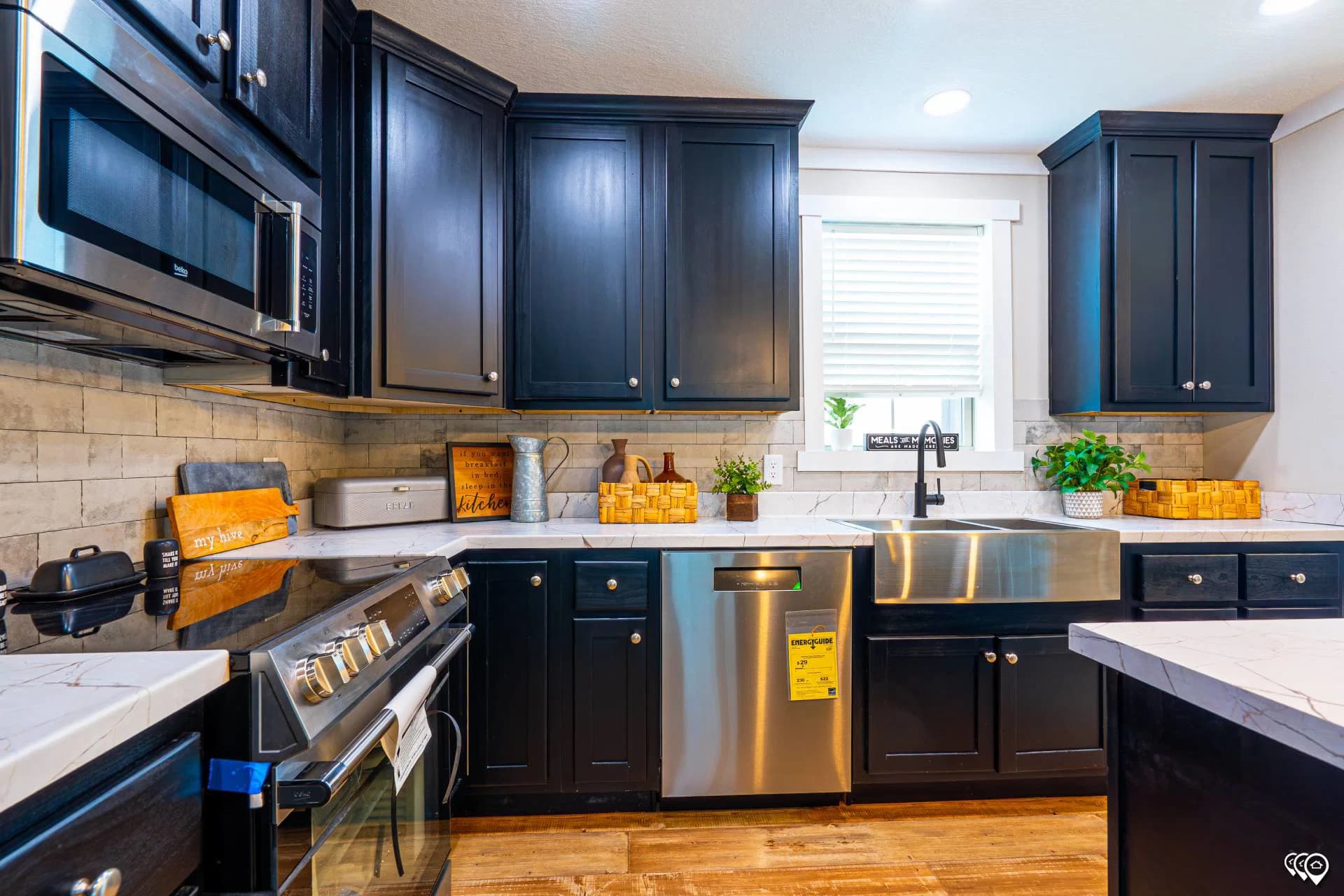 Pri3270-201 kitchen home features
