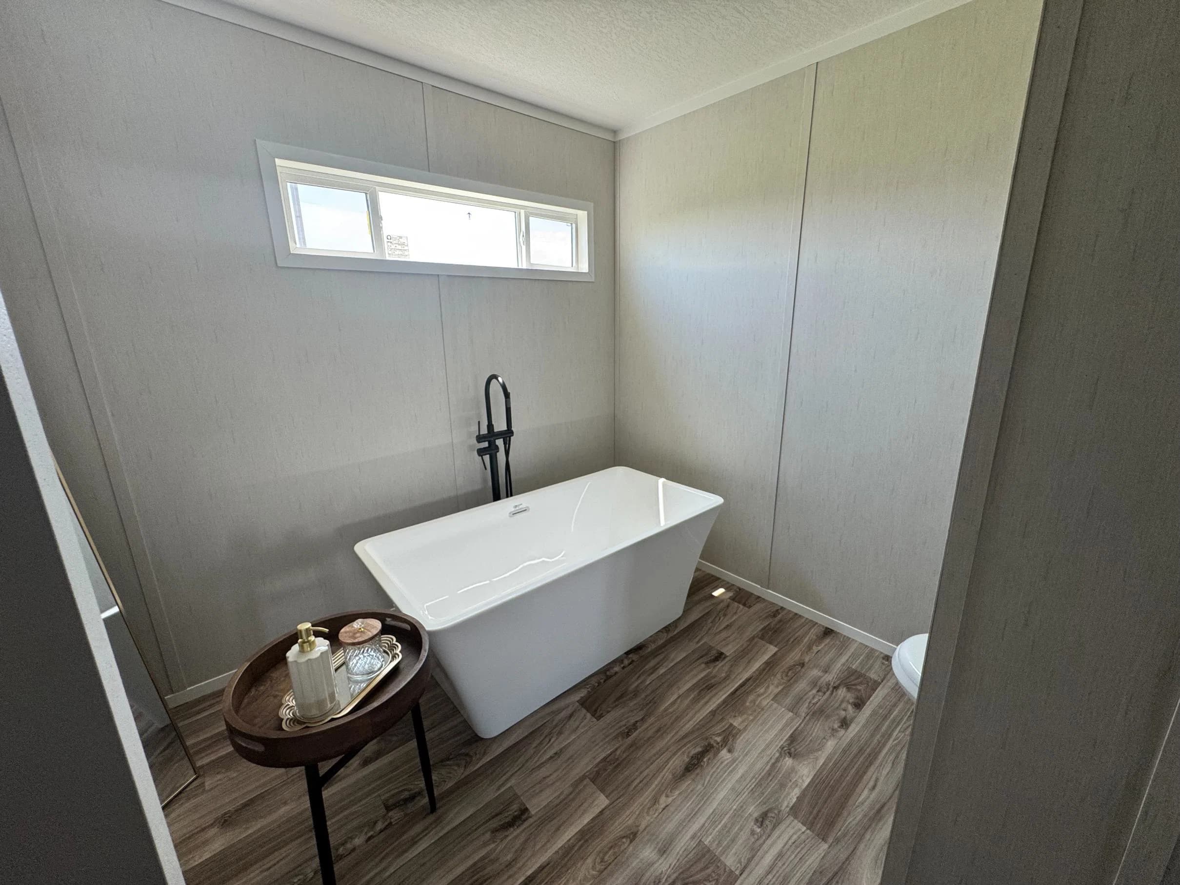 Arc3280-2018 (the outlaw) bathroom home features