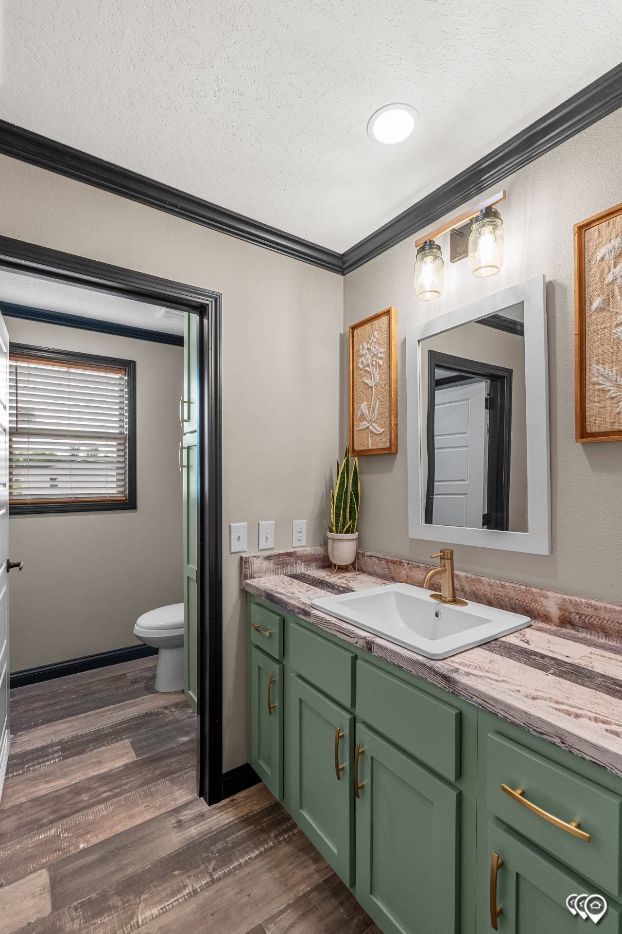 Pri3270-2050 bathroom home features