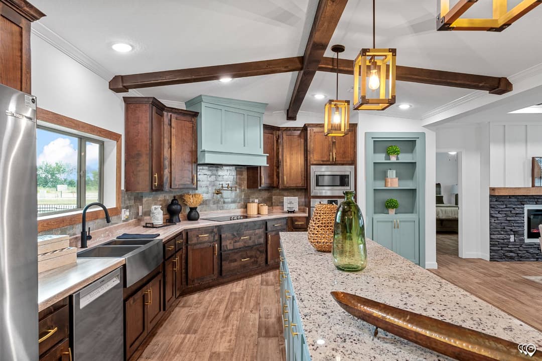 Pri3284-2010 kitchen home features