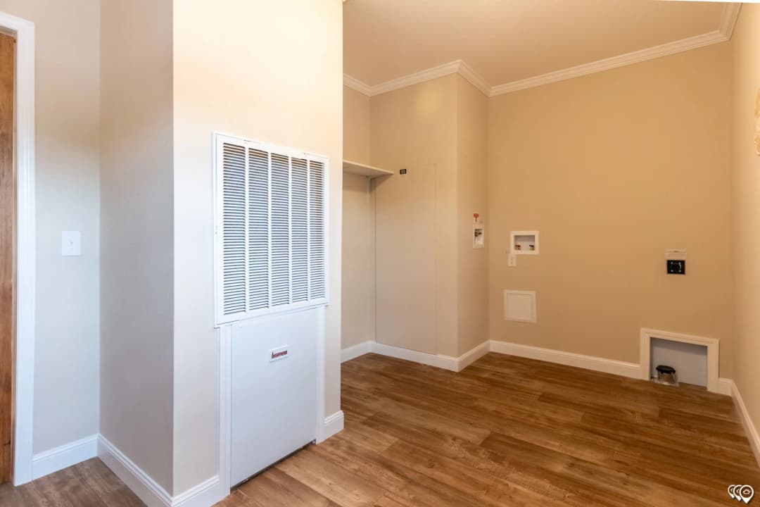 Pri3264-2070 interior home features