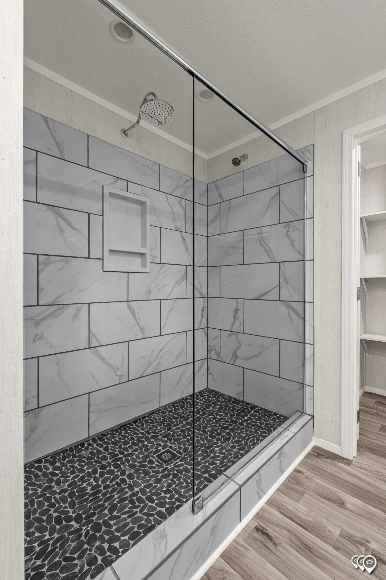 Arc1680-8018 bathroom home features