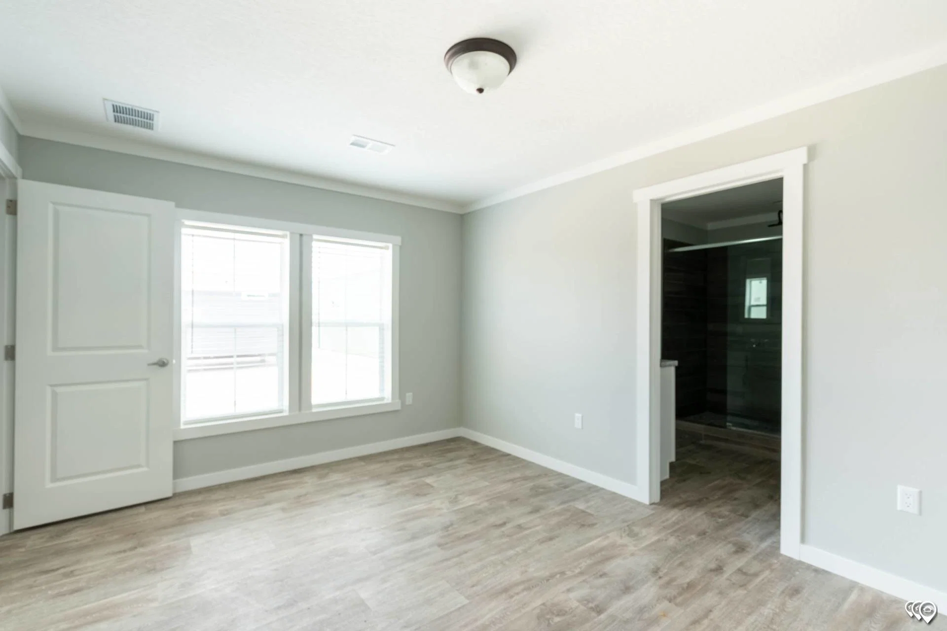 Pri1680-104 bedroom home features