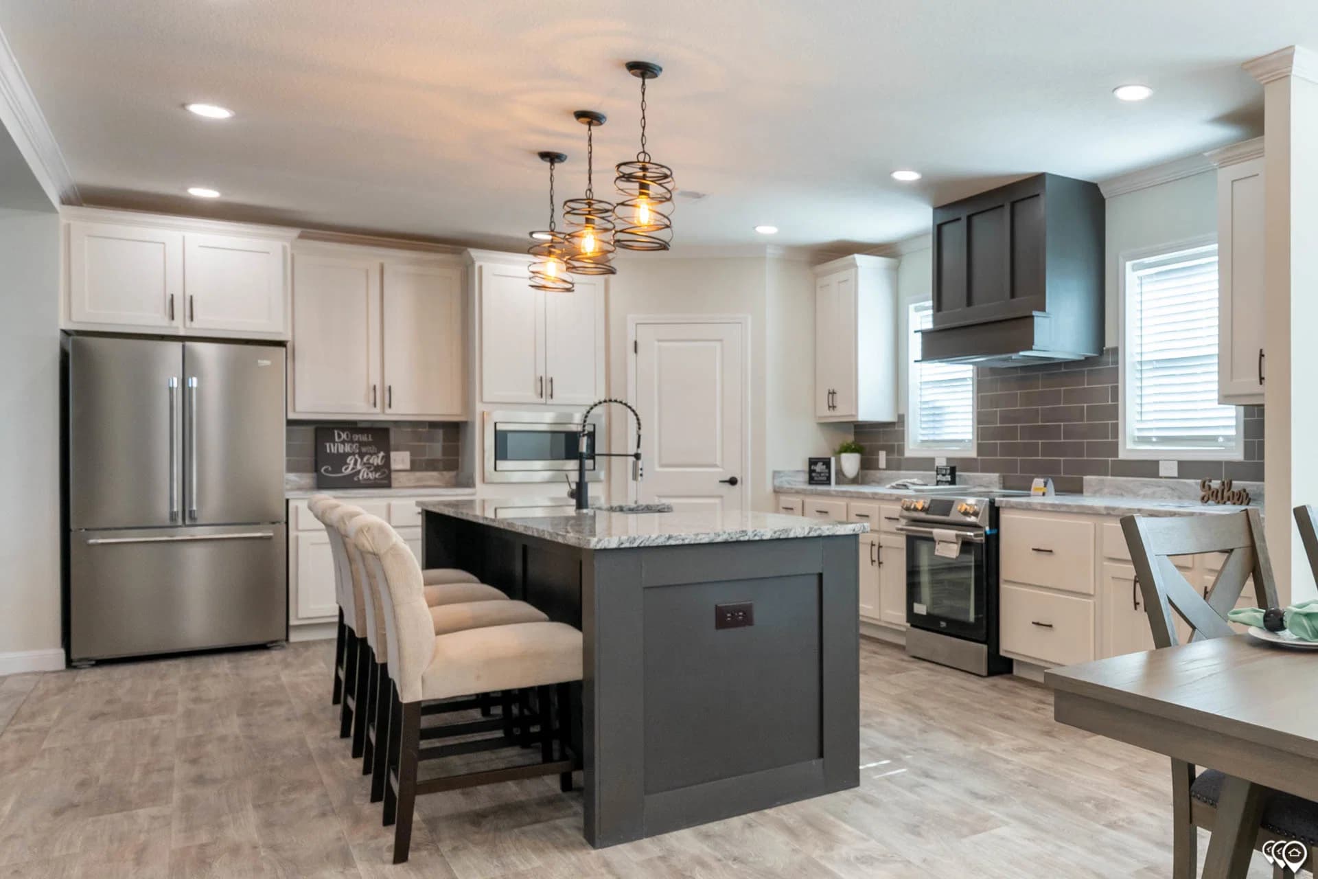 Pri3270-2060 interior home features