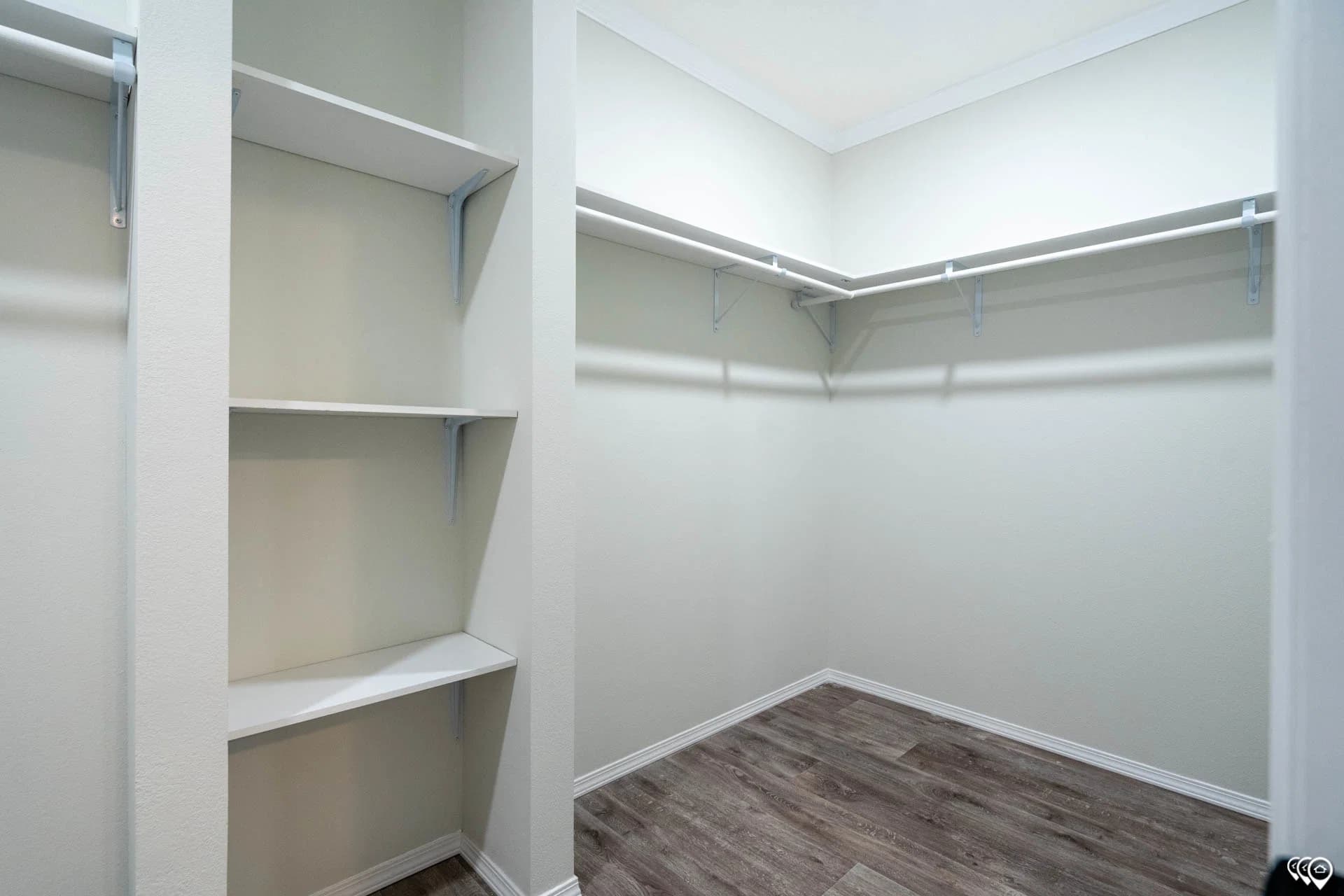 Pri3270-2060 interior home features