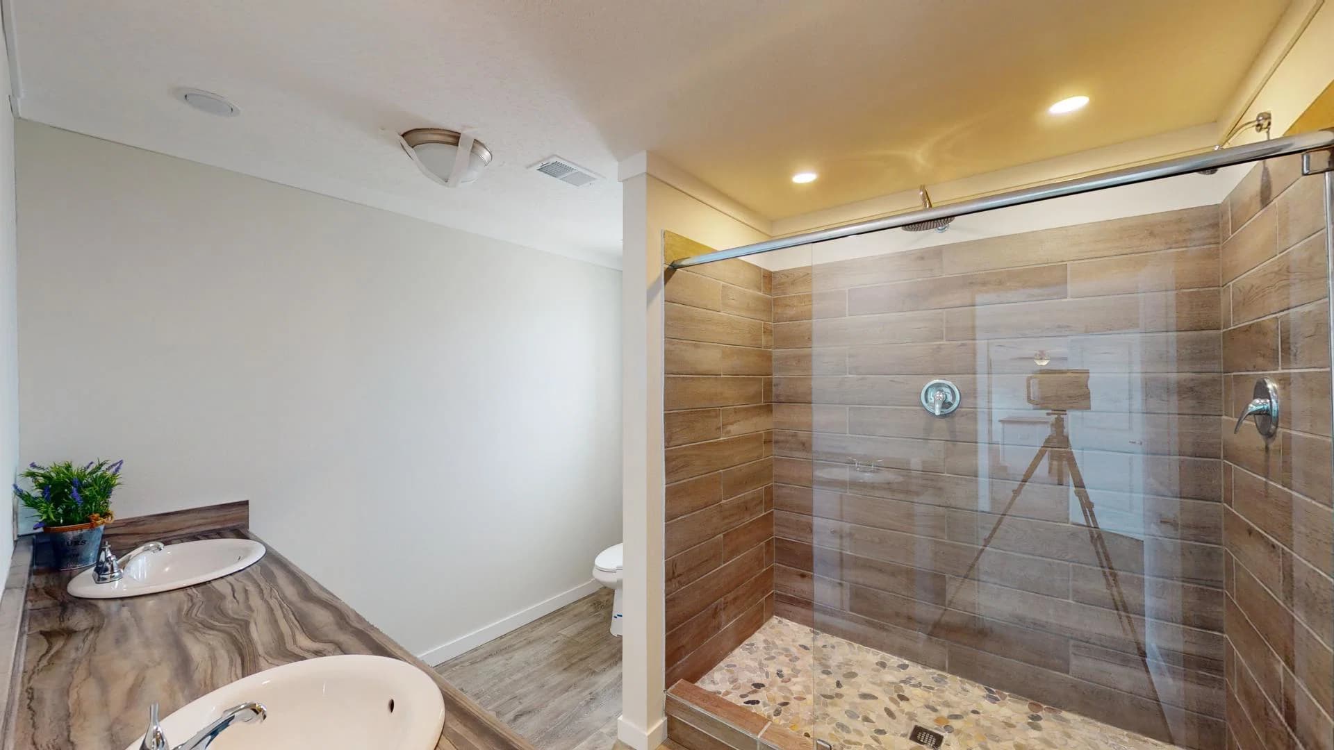Pri1680-102 (the bailey) bathroom home features