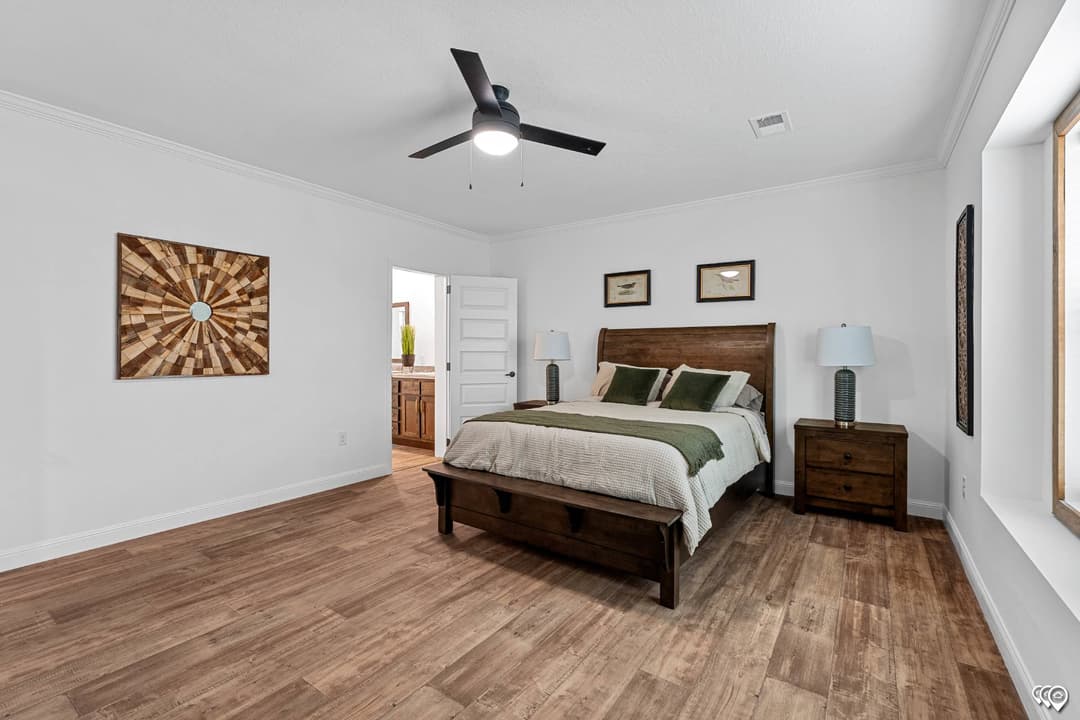 Pri3284-2010 bedroom home features