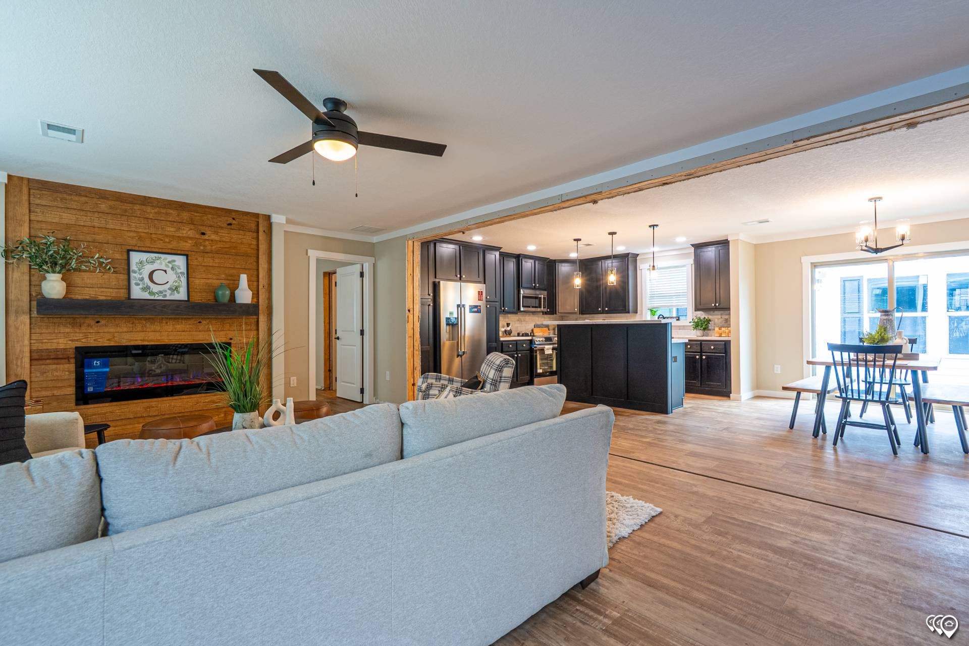 Pri3270-201 interior and hero home features