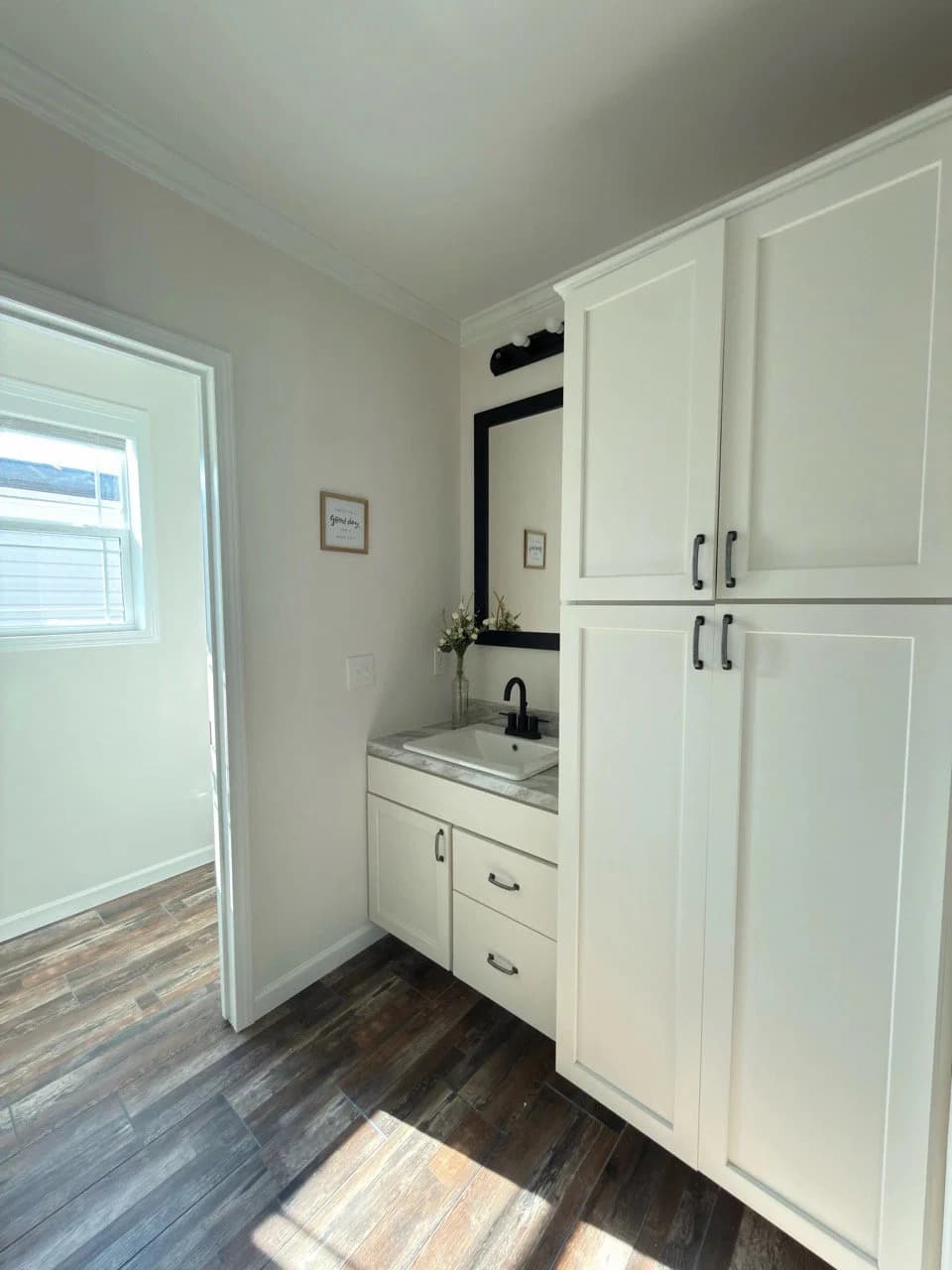 Aimon c 4br bathroom home features