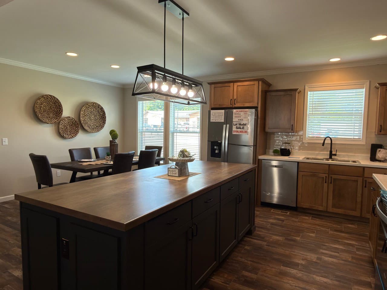 The country cottage kitchen home features