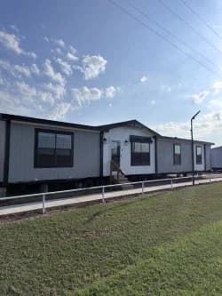 Everett elite hero and exterior home features