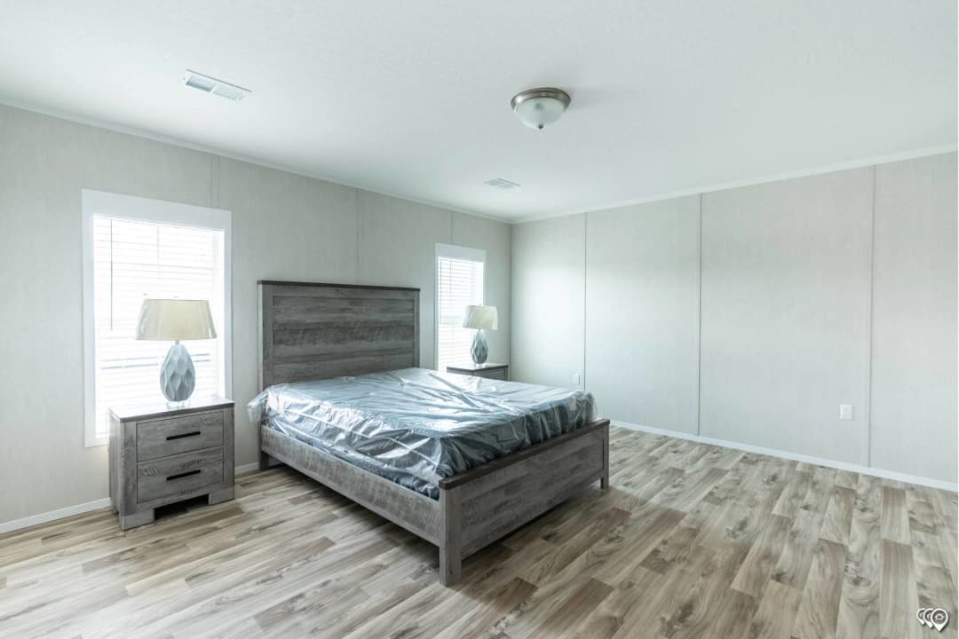 Arc3270-9002 bedroom home features