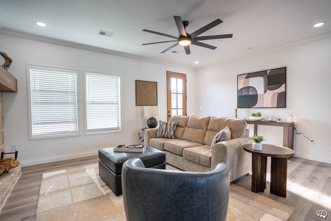 Pri3284-2075 interior home features
