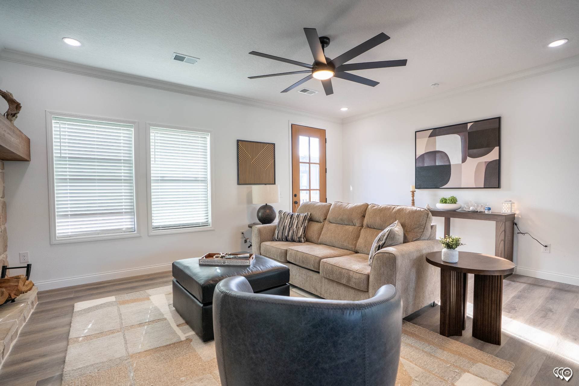 Pri3284-2075 interior home features