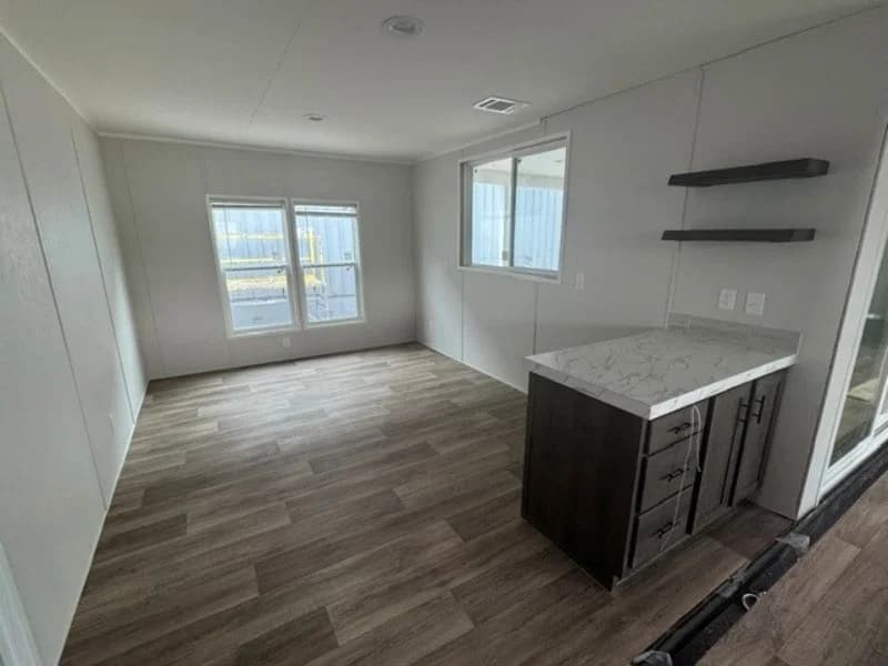 Vantage 32563n interior home features