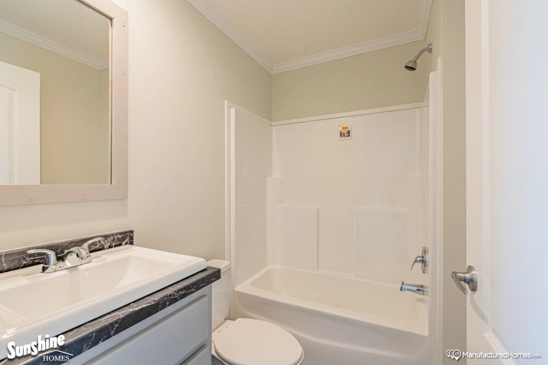 Pri1684-1009 bathroom home features