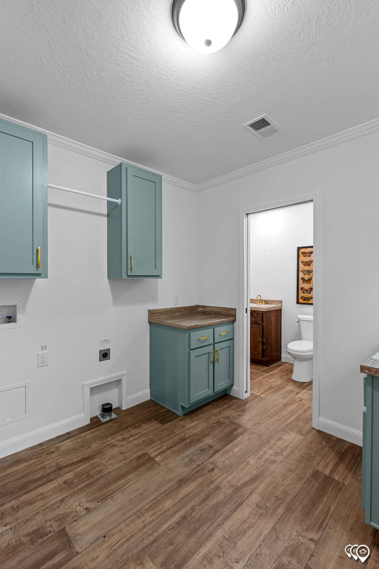 Pri3284-2010 interior home features