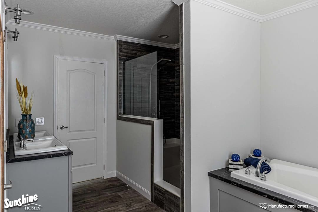 Pri3260-2028 bathroom home features