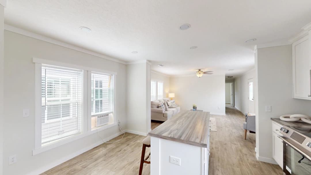 Pri1680-102 (the bailey) kitchen home features