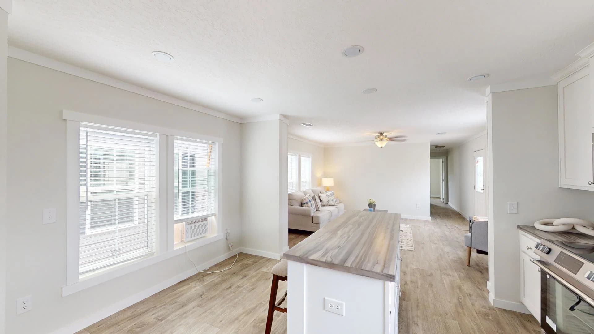 Pri1680-102 (the bailey) kitchen home features