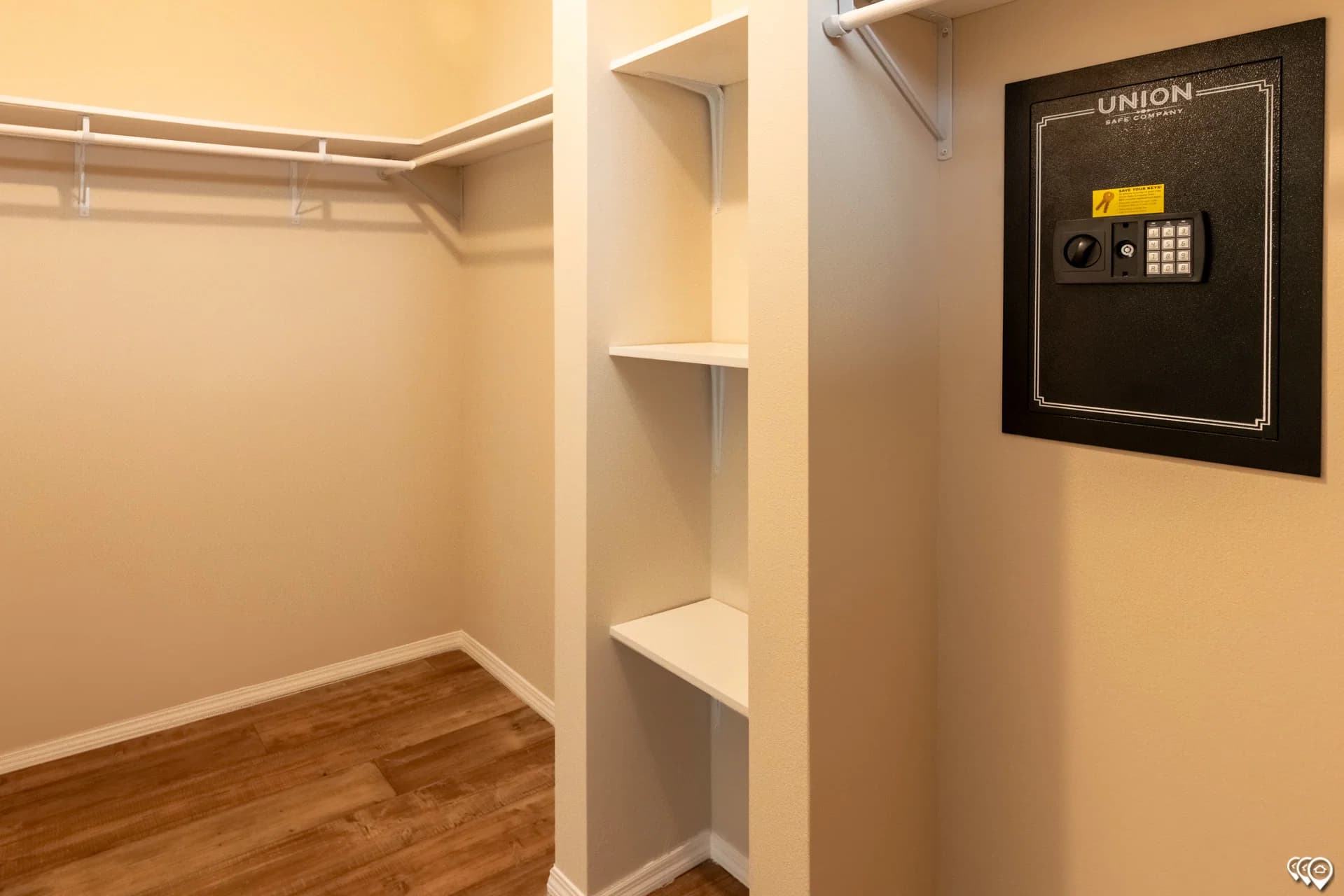 Pri3264-2070 interior home features