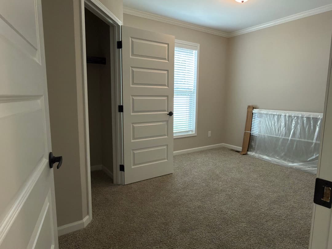 The country cottage bedroom home features