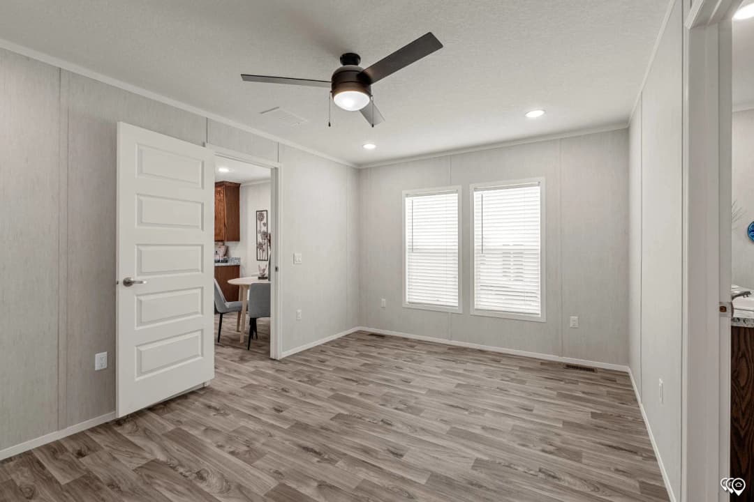 Arc1680-8018 interior home features