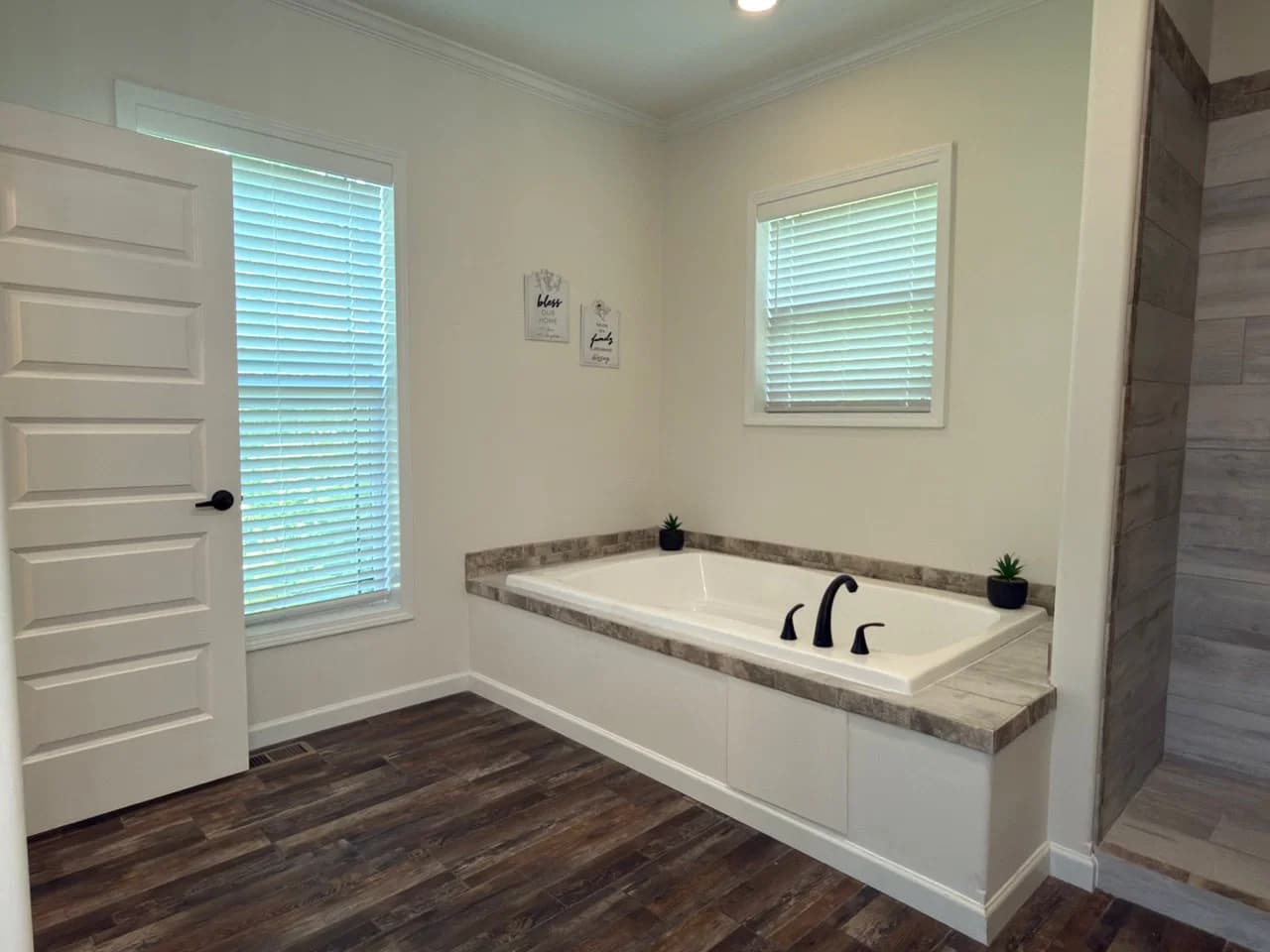 Briarritz b bathroom home features