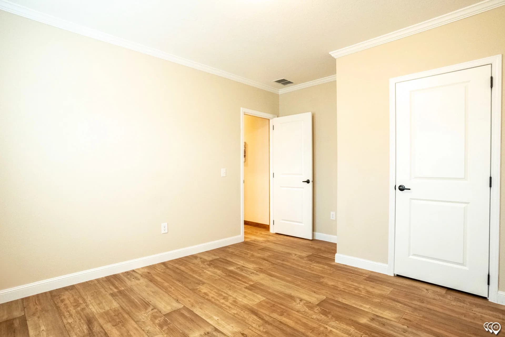 Pri3264-2070 interior home features