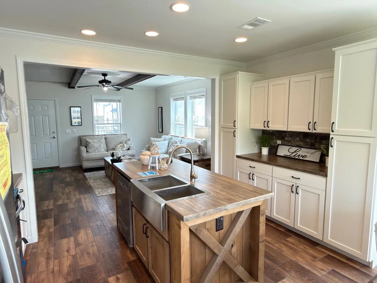 The haven b kitchen home features