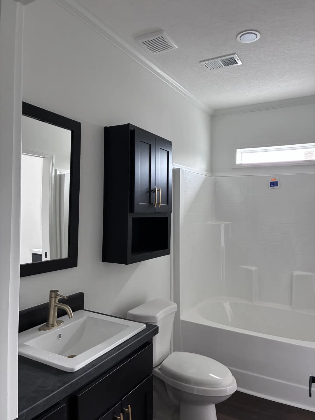Pri3284-2010 (the bostick) bathroom home features