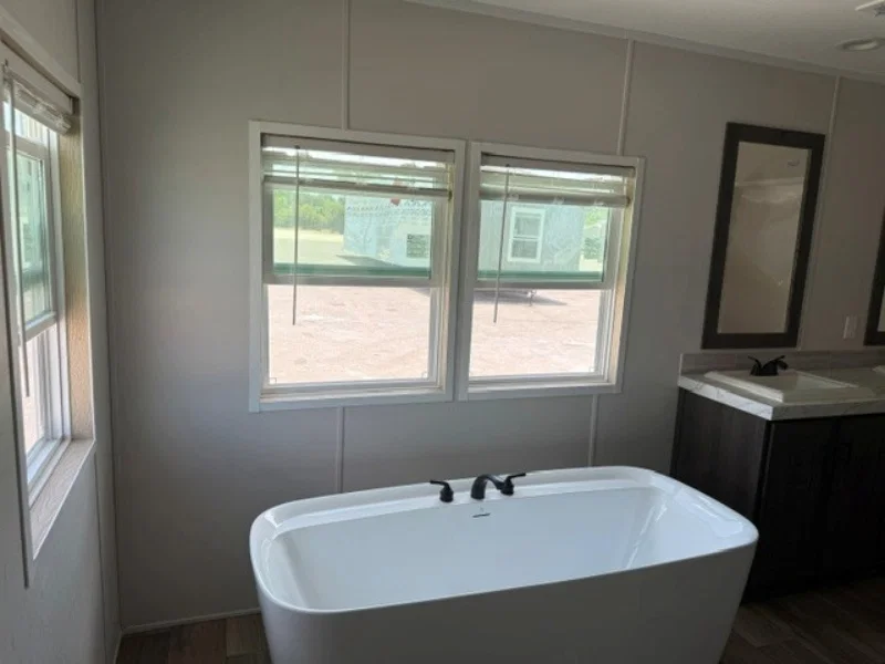 Vantage 32563n bathroom home features