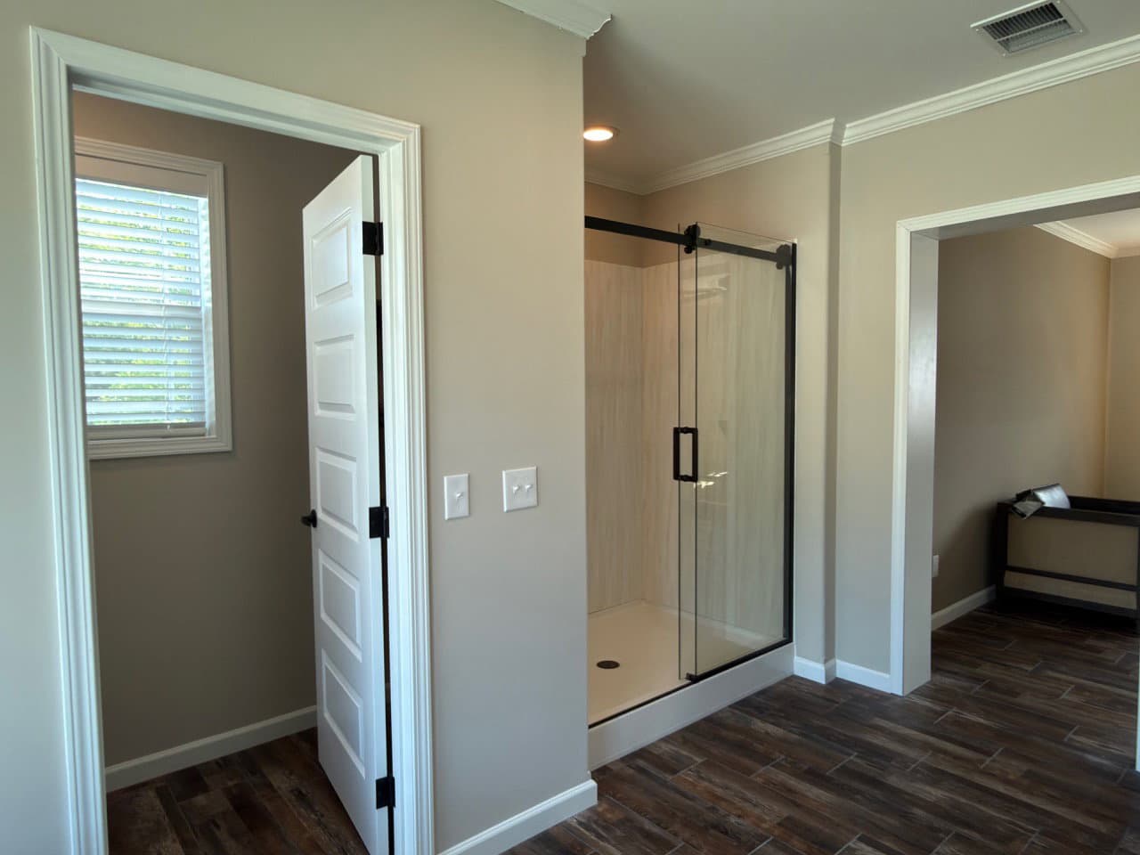 The country cottage bathroom home features